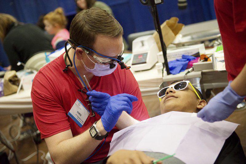 Free dental clinic in Pittsburg draws hundreds of patients on first day